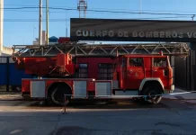 Oliva: El Gobierno de Córdoba entregó un camión escalera para Bomberos y una ambulancia al Hospital zonal