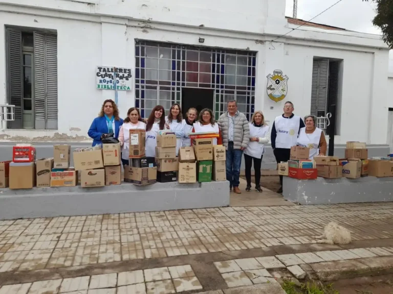 Rotary Club Hernando entregó libros a la Biblioteca de Dalmacio Vélez
